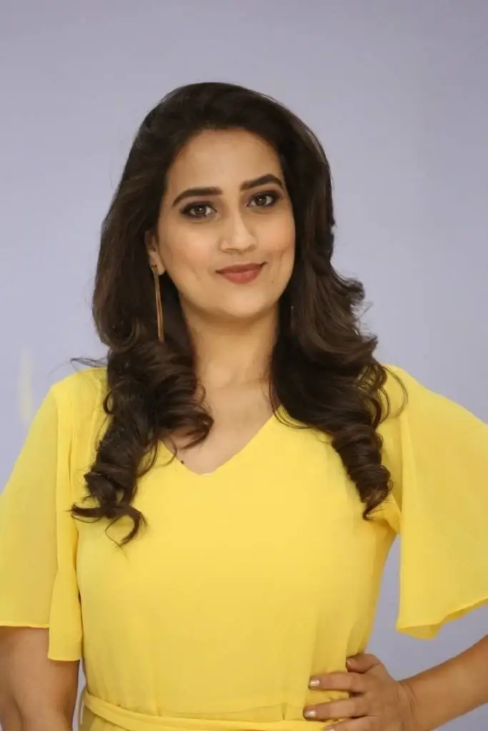 SOUTH INDIAN TELEVISION ANCHOR MANJUSHA PHOTOSHOOT IN YELLOW DRESS 5